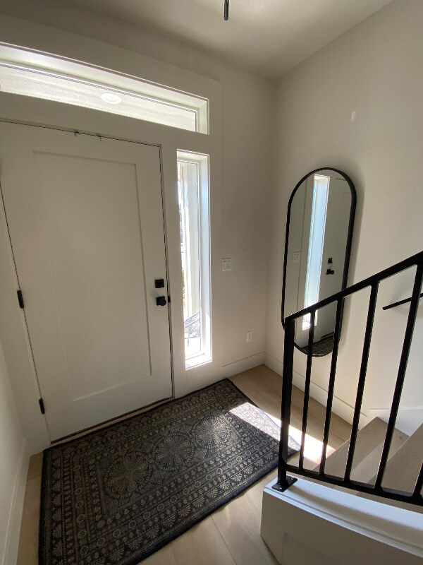 Building Photo - 9909 NE 44th Ct