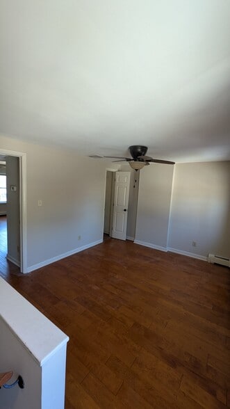 Building Photo - 624 E Hector St