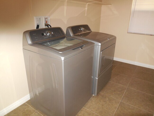 Building Photo - Spacious House w/Tons of Storage,Tile & Wo...