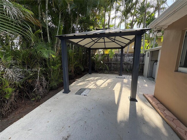 Building Photo - 936 SW 68th Ave