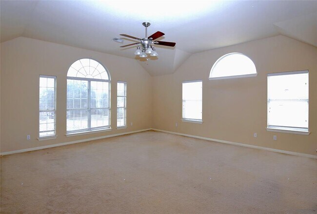 Building Photo - 2002 Singing Hls