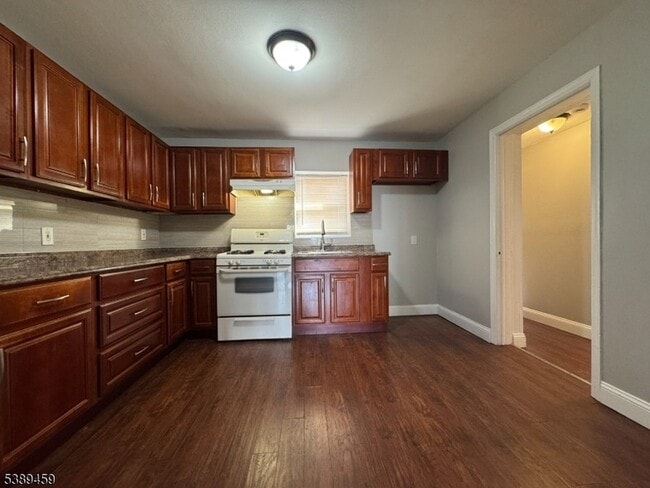 Building Photo - 12 E 10th St