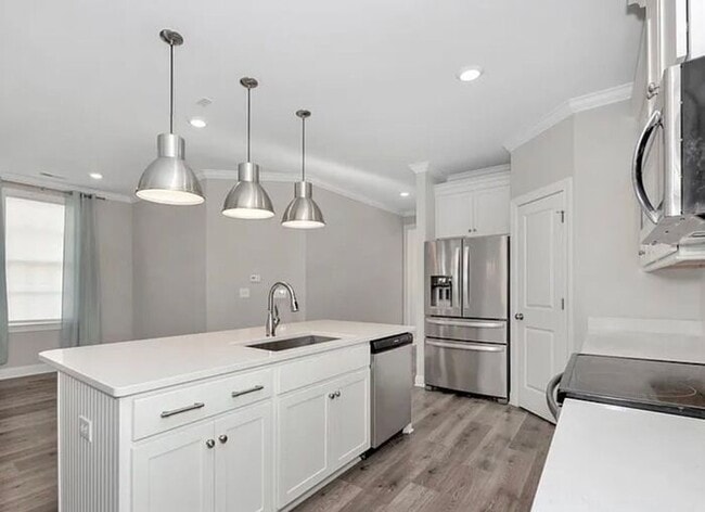 Building Photo - Pre-leasing for an April Move in-TOWN MADISON