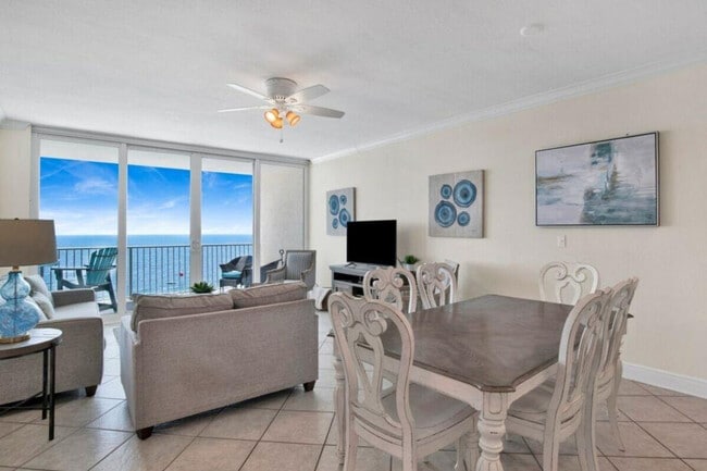 Building Photo - 365 E Beach Blvd