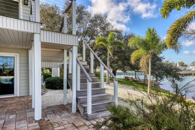 Building Photo - 3601 Coquina Key Dr SE