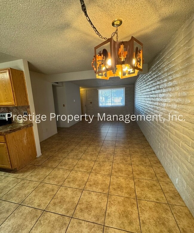 Building Photo - Check Out This 3/2 South-East Side Charmer!