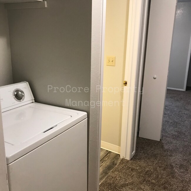 Building Photo - $1300...2Bed 1.5 Bath, Small Fenced in Covered Patio on Back, Storage