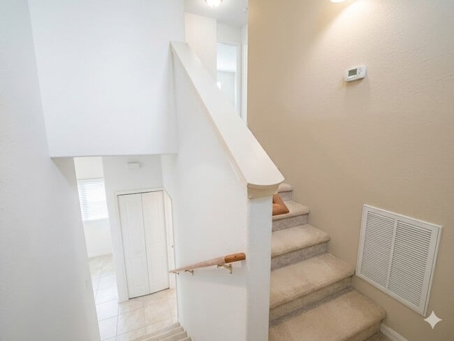 Building Photo - Beautiful 2x2.5 townhouse in NW Crossing!