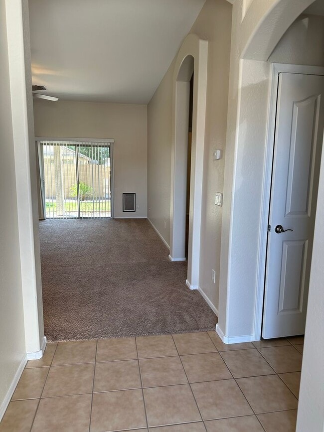Building Photo - Great 3 bedroom 2 bath home