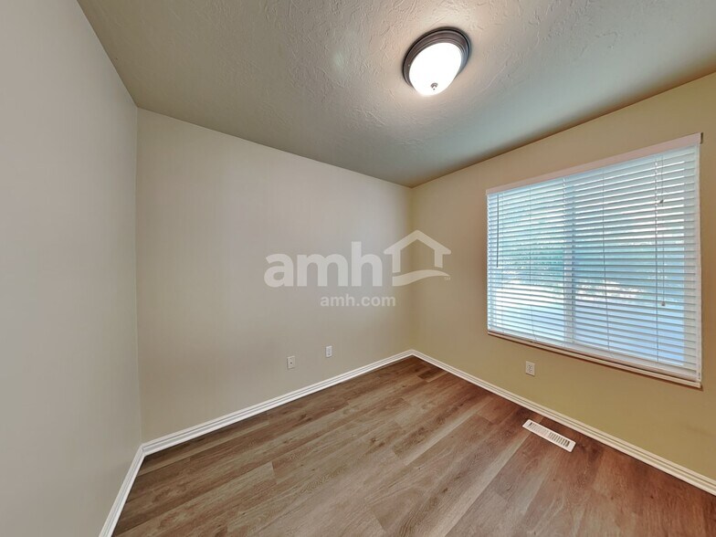 Building Photo - 2964 S Fetzer Dr