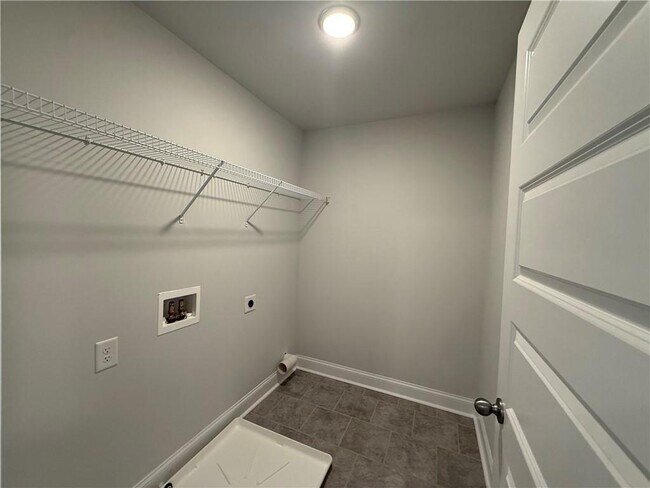 Building Photo - 345 Hellen Vly Dr