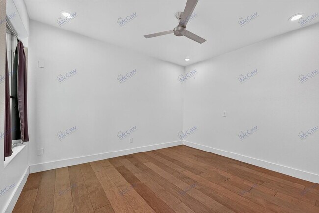 Building Photo - 4413 Roseland Ave