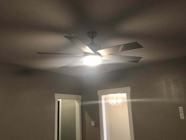 Ceiling fan - 204 Spring St