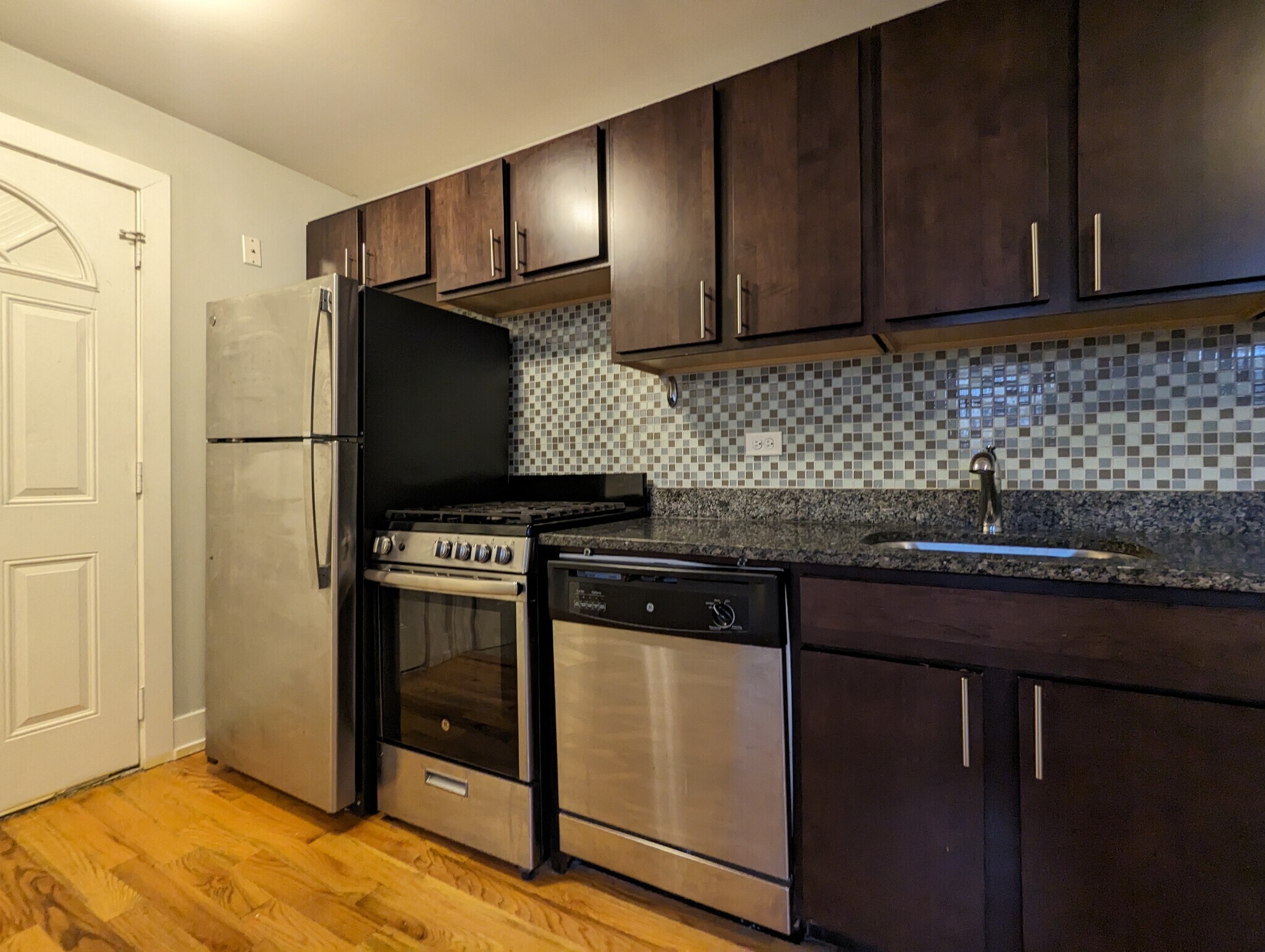 Building Photo - 910 W George St