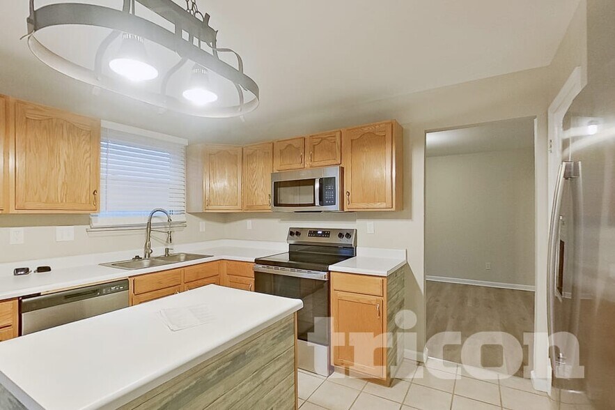 Building Photo - 4 Sapphire Ct