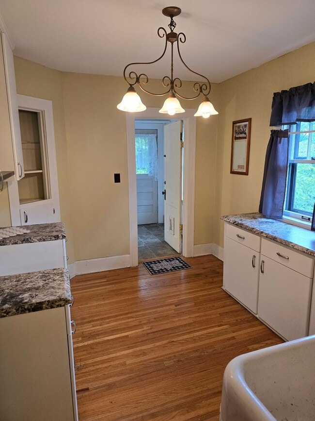 Building Photo - 1405 N Court St