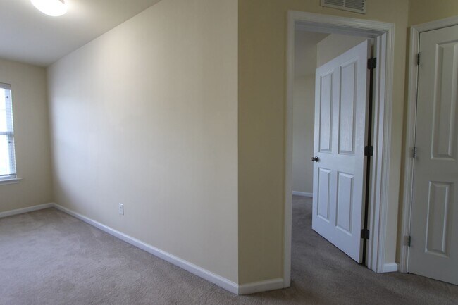 Building Photo - 316 Ross Ct