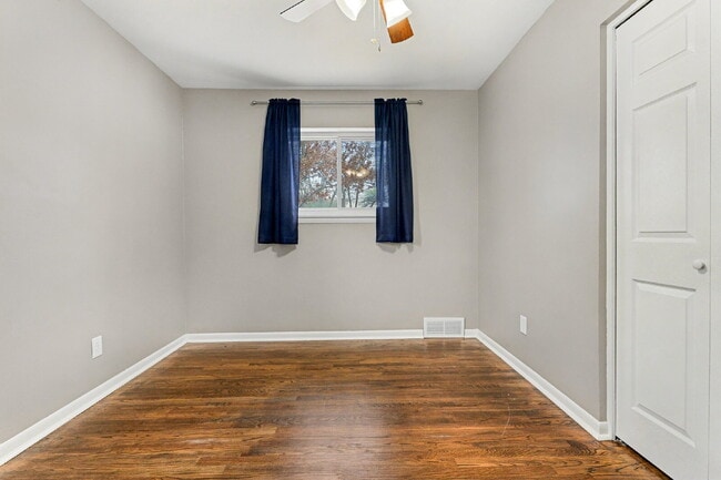 Building Photo - Charming 3-Bed Home - $1900/ month