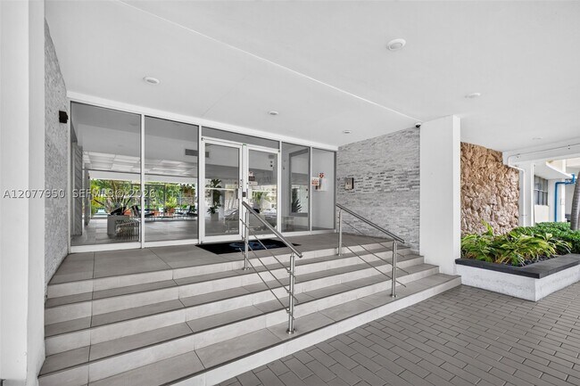 Building Photo - 401 Golden Isles Dr