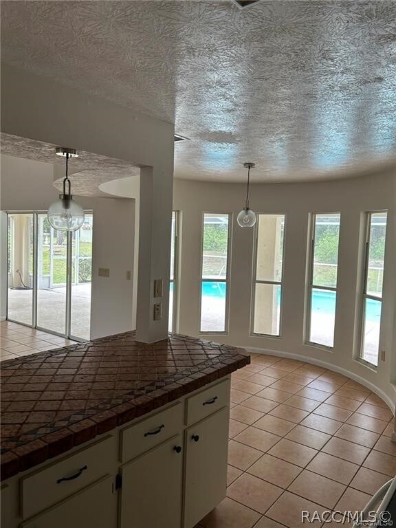 Building Photo - 2620 E Newhaven St