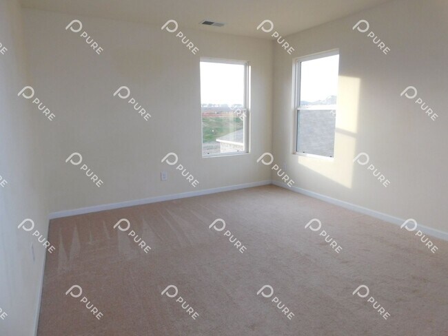 Building Photo - 108 Barnard St