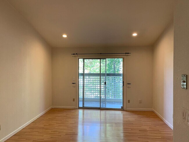 Building Photo - 935 Lake Tahoe Ct