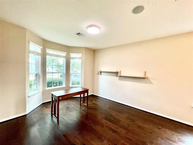 Building Photo - 6165 Bridgewater Ln