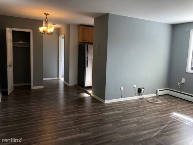 Building Photo - 1 br, 1 bath Condo - 2846 E Annandale Rd 3...