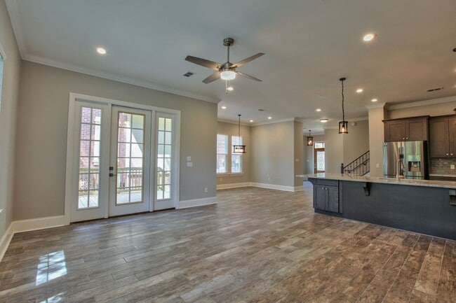 Building Photo - Unbelievable 3 Bedroom 3 Bathroom Upscale Town Home