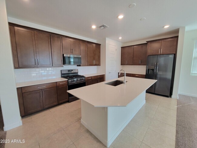 Building Photo - 9825 E Talon Ave