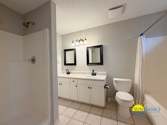 Building Photo - Charming 3 Bedroom Home in Mary Esther near Hurlburt Field!
