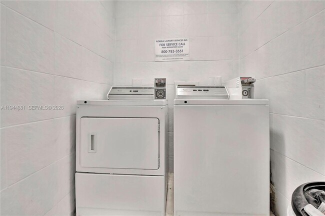 Building Photo - 5731 NE 18th Ave