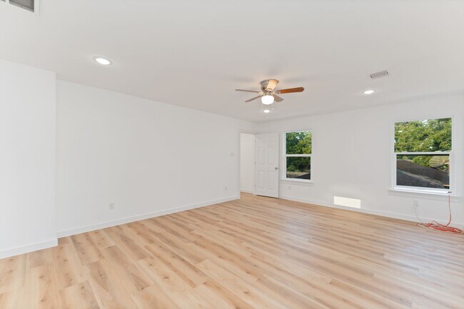 Building Photo - ? Spacious 4BR / 3.5BA Single-Family Home – Move-In Ready! ?