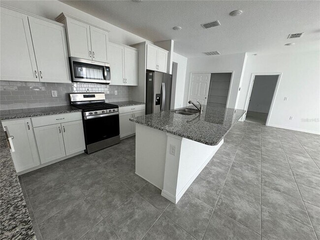 Building Photo - 6425 SW 78th Ave Rd