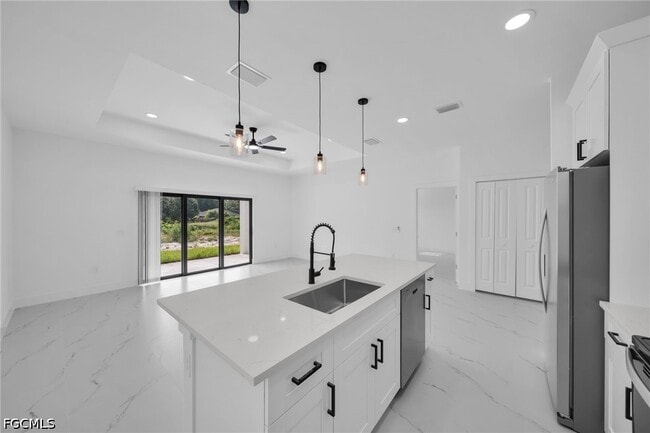Building Photo - 4982 Fairway Ct