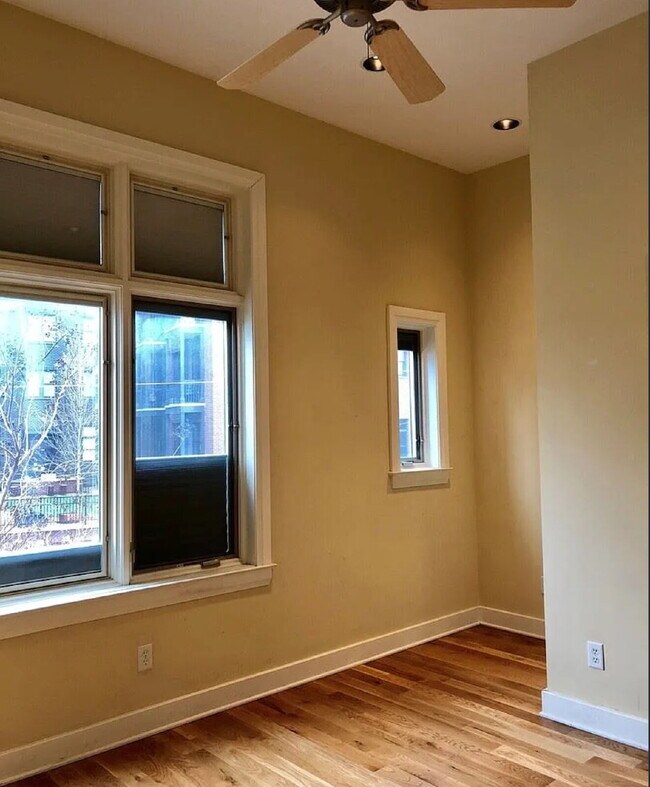 Building Photo - 302 Van Buren St