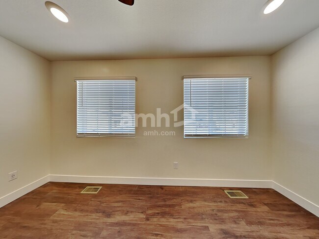 Building Photo - 3921 Wyedale Wy