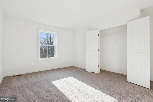Building Photo - 122 Silversmith Rd