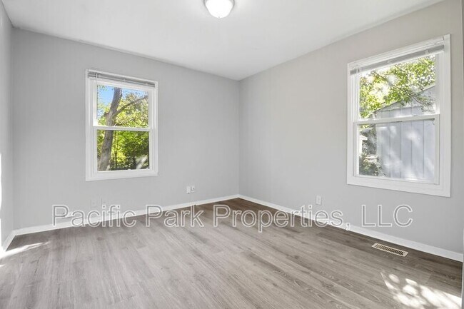 Building Photo - 3639 Richelieu Rd