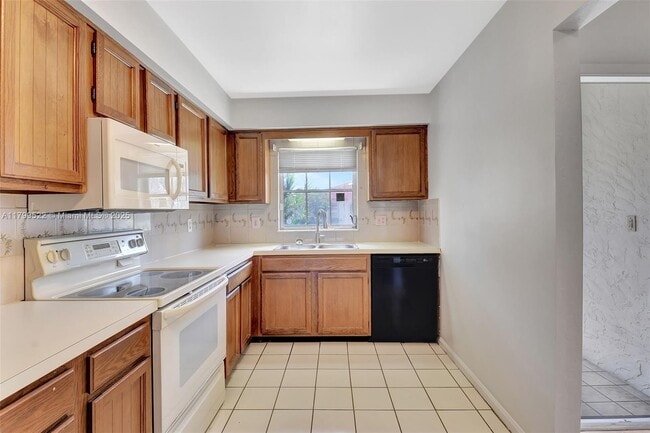 Building Photo - 1472 SW 26th Ave