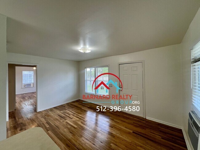 Building Photo - Available: Charming 2 Bedroom 1 Bath with ...