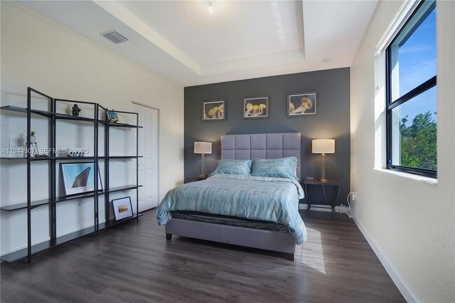 Building Photo - 20648 NE 7th Pl