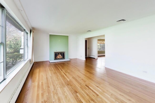 Building Photo - 545 Thatcher Ave