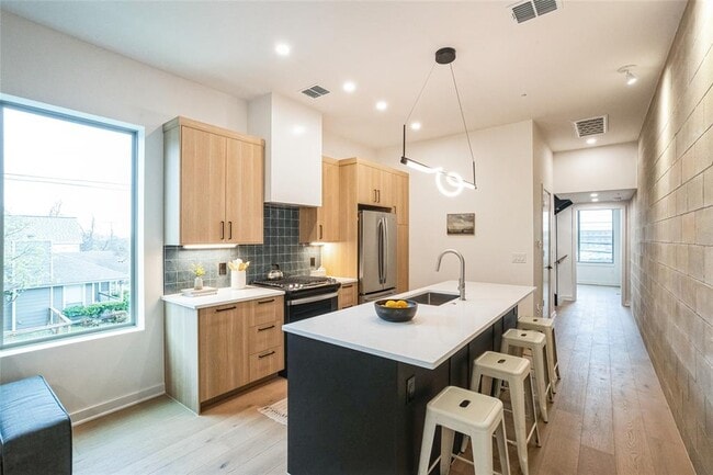 Building Photo - 700 Denson Dr