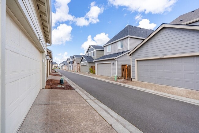 Building Photo - Bright & Beautiful Home in Bethany Creek Falls - 4 Bedroom/2.5 bath