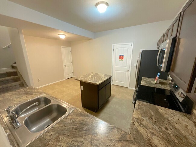 Building Photo - 3 Bedroom Townhome Available Near Barnes Rd & Peterson Rd!