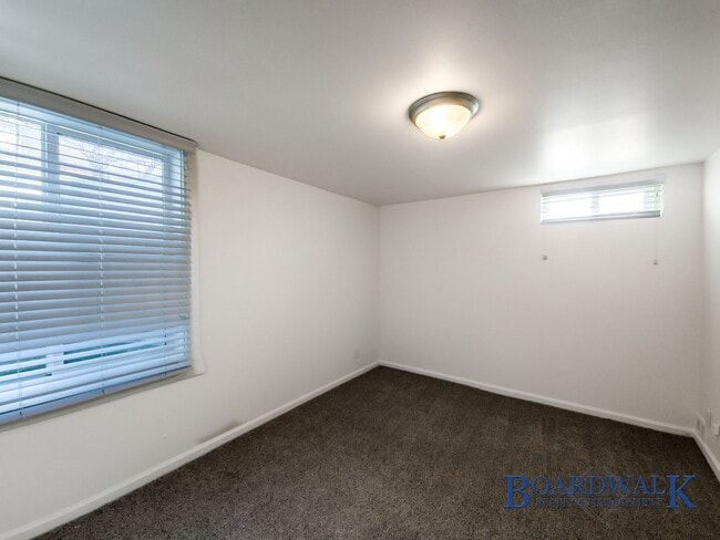 Building Photo - Spacious 4-Bed Home with Basement & Covered Patio