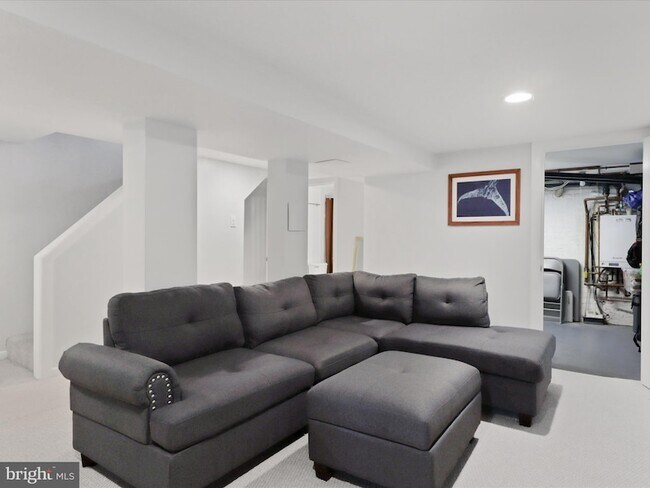 Building Photo - 1813 Bay St SE