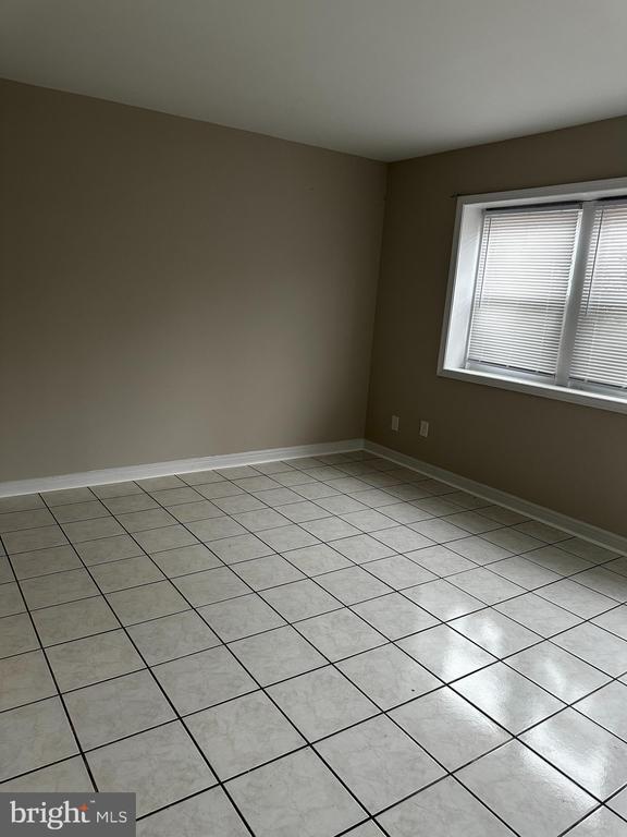 Building Photo - 325 Brock Square