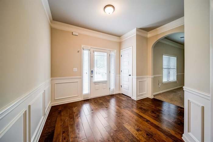 Building Photo - 559 Madison Park